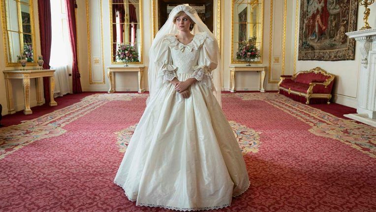Princess Diana (Emma Corrin) in her wedding dress