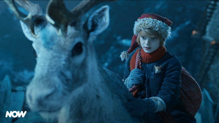 Soby Nicholas en Blitzen vo filme A Boy Called Christmas 